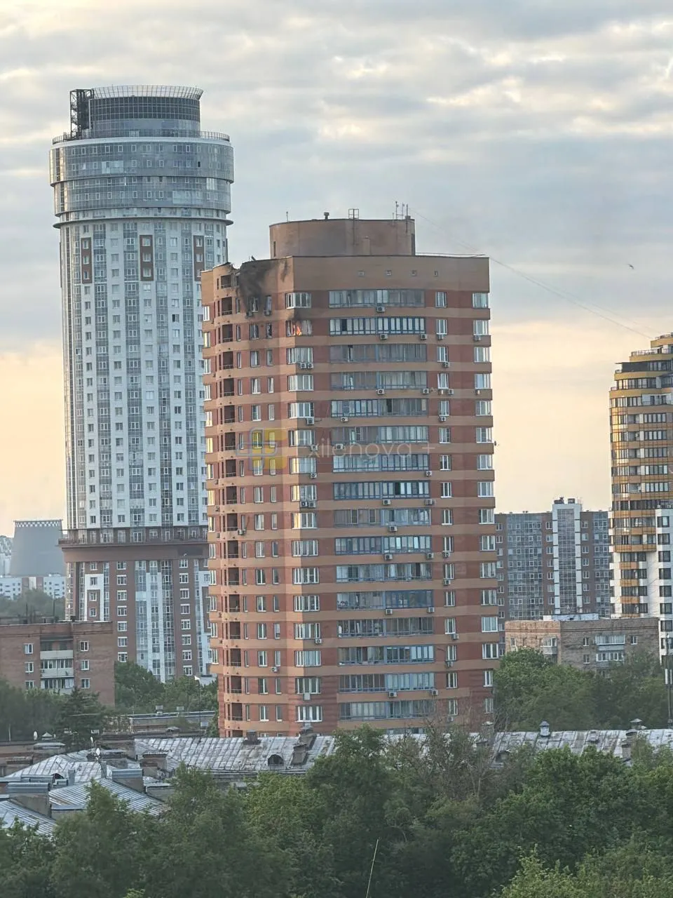 Московскую область массированно атаковали дроны - под ударом был Московский НПЗ, российская ПВО подбила три дома.