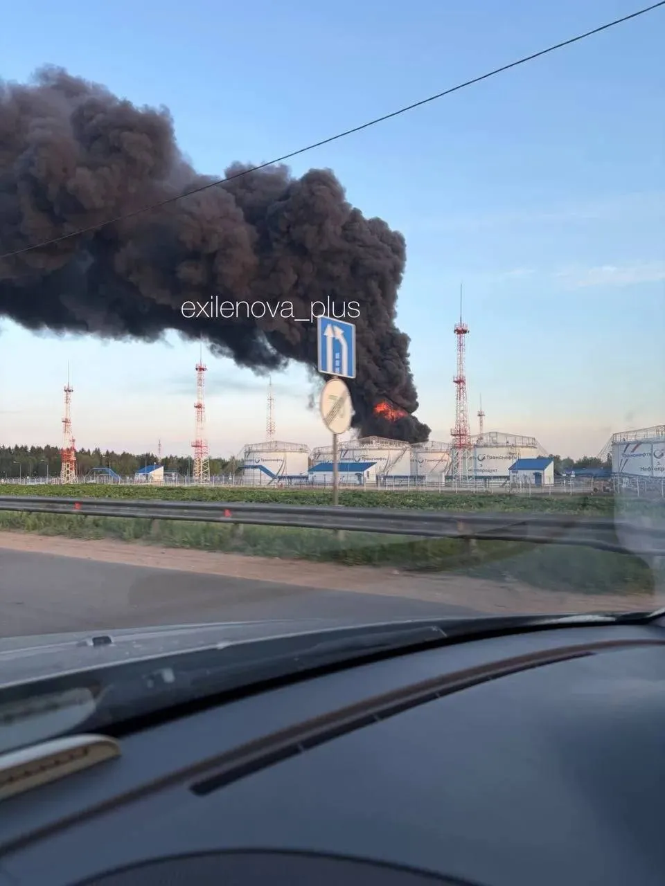 Московскую область массированно атаковали дроны - под ударом был Московский НПЗ, российская ПВО подбила три дома.
