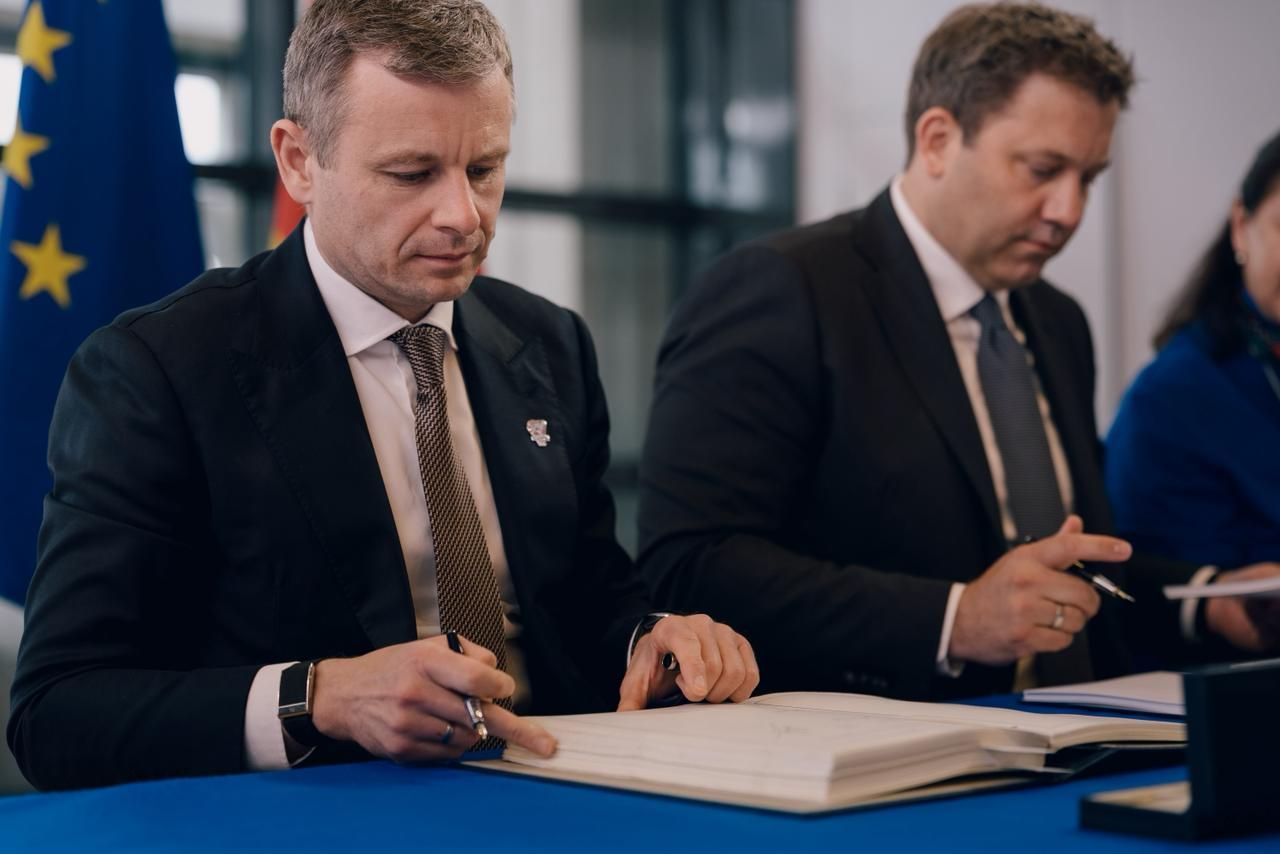 Министр финансов Украины Сергей Марченко и Вице-канцлер, Федеральный министр финансов Федеративной Республики Германия Ларс Клингбайль Фото: Минфин Министр финансов Украины Сергей Марченко и Вице-канцлер, Федеральный министр финансов Федеративной Республики Германия Ларс Клингбайль Фото: Минфин