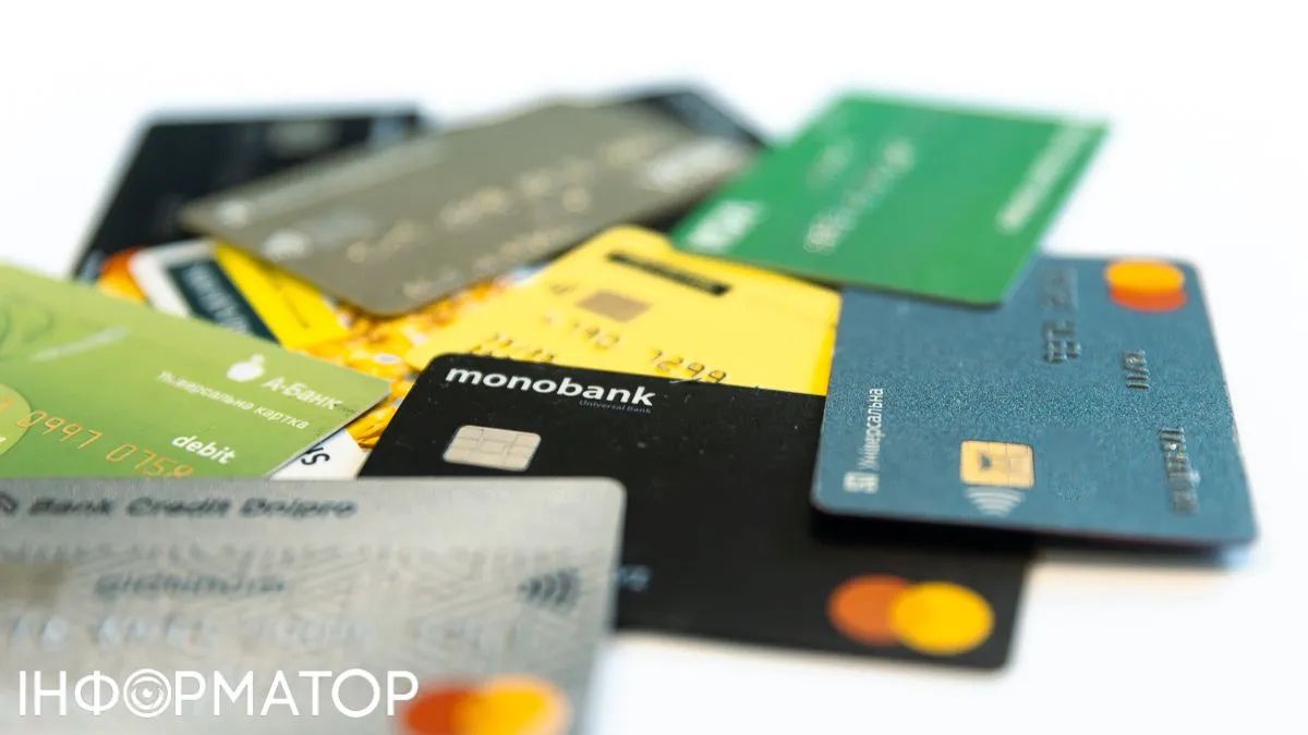 Банковские карты Фото: Информатор Банковские карты Фото: Информатор