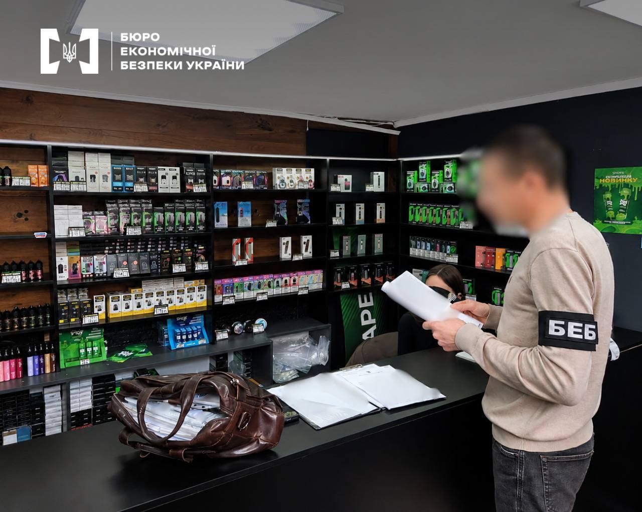 Нелегальні вейпи та рідини на 5 мільйонів: у Полтаві викрили масштабну мережу з продажу 3
