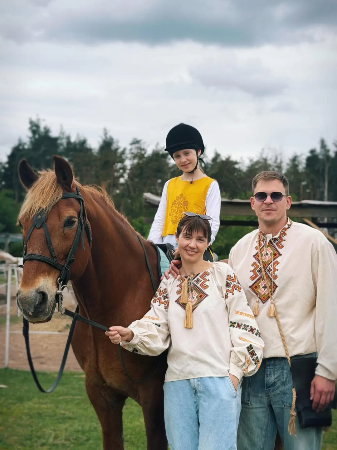 С Днём вышиванки, Украина!!! — подписал фото Андрей Исаенко. Зірки у вишиванках 2 7