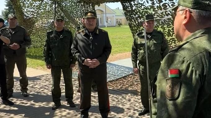 Лукашенко на учениях Лукашенко на учениях
