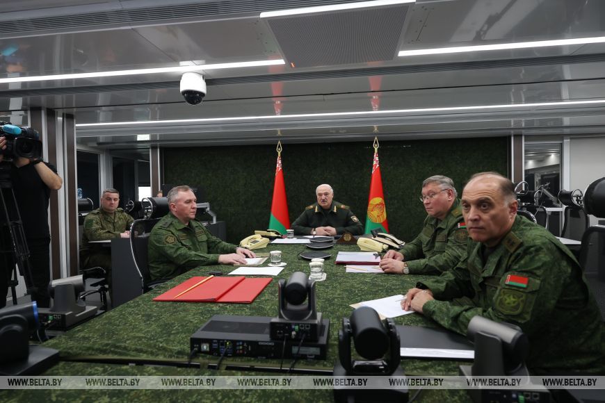 Лукашенко выпрашивает у Зеленского встречу. Фото: белта Лукашенко Беларусь