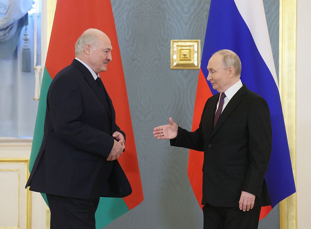 Путін хоче втягнути Лукашенка у війну проти України. Фото: Getty Images Лукашенко та Путін