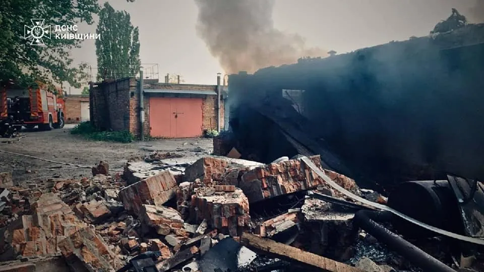 Последствия удара Орешника по гаражам в Белой Церкви