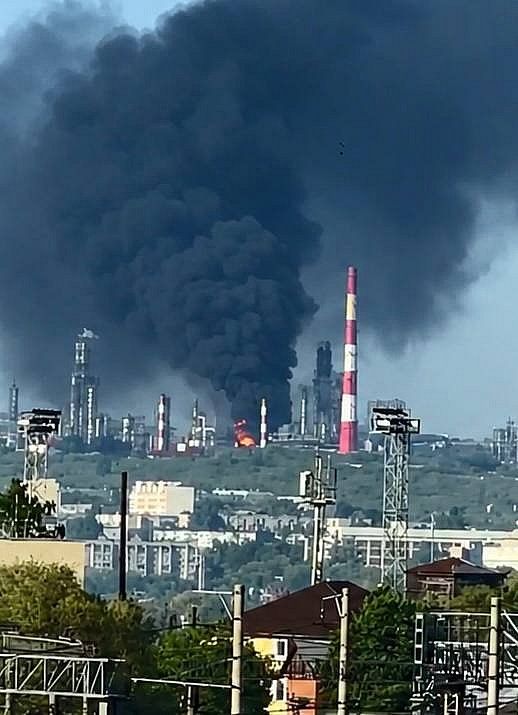 В Самарской области вспыхнул Сызранский НПЗ после атаки дронов