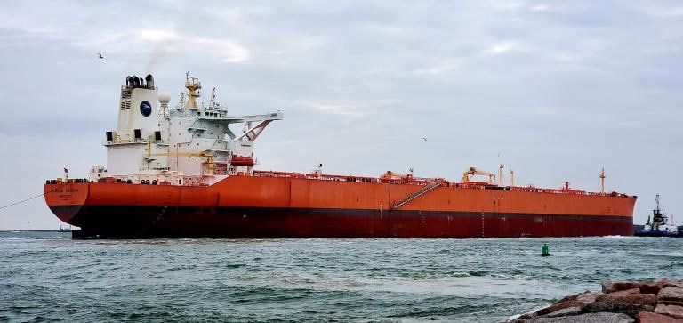 Eagle Verona перевозит миллионы баррелей нефти. Фото: vesselfinder танкер ормузский пролив