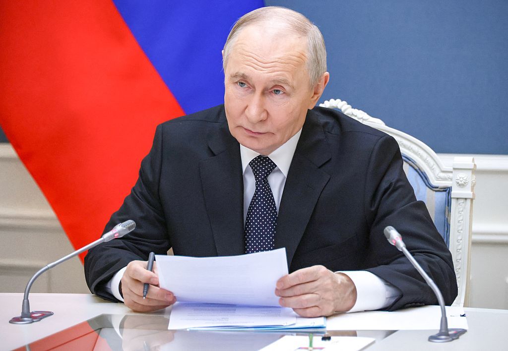 Путин подписал новый закон, чтобы привлечь россиян воевать. Путин. Фото: Getty Images Путин