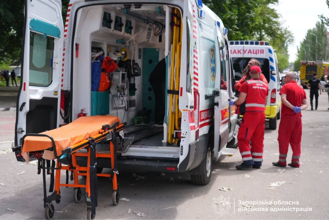 РФ атаковала Запорожье – последствия. Фото: ОВА Удар Запорожья обстрел