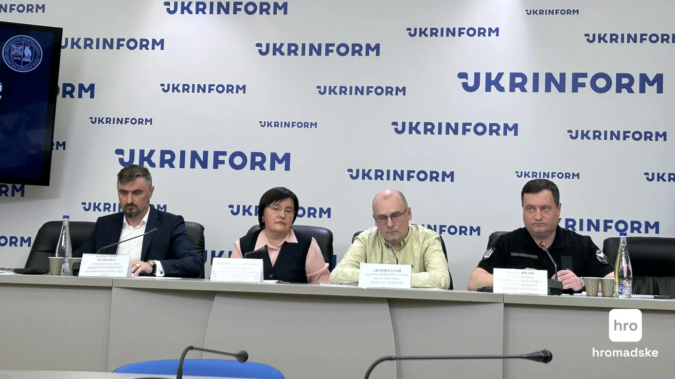 Андрей Юсов (справа) озвучил детали обмена на пресс-конференции. Фото: Дарья Полишевская / hromadske Андрей Юсов, пресс-конференция