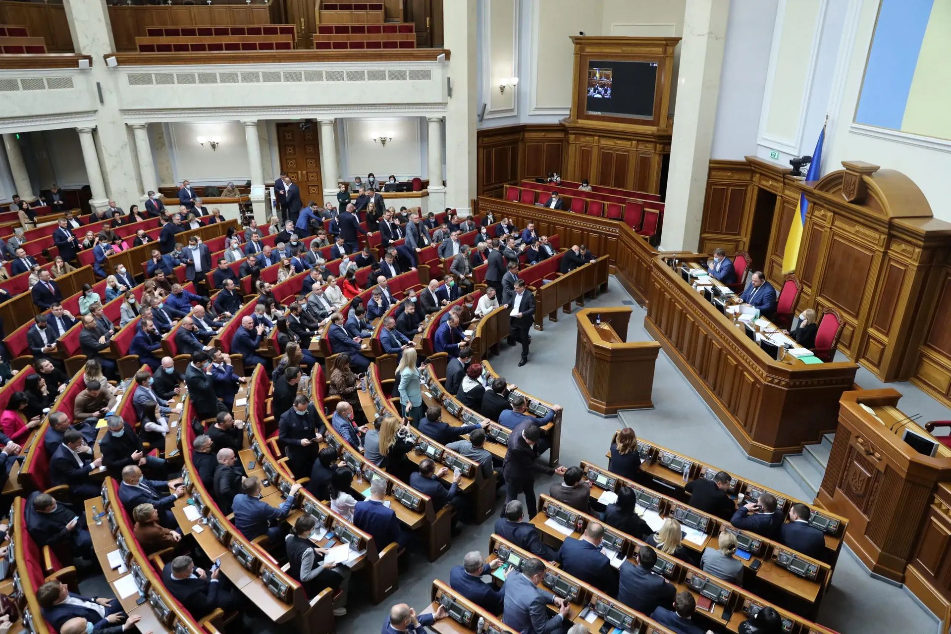 Верховная Рада одобрила соглашение с ЕС, которое требует ввести налог на посылку до 150 евро. А закон про этот налог депутаты успешно провалили двумя днями раньше. Фото: Верховная Рада. Верховная Рада