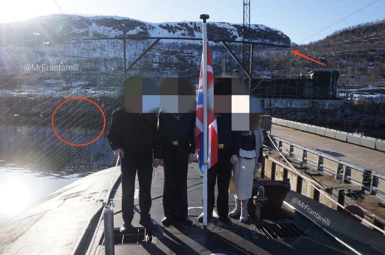 Развернута антидроновая сетка над рубкой атомной подлодки проекта 945А из состава Северного флота РФ. Фото из соцсетей