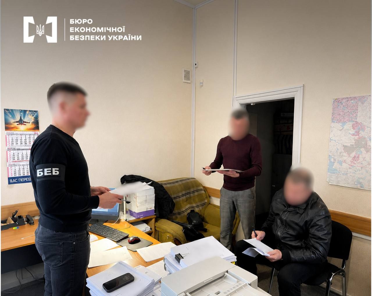 Супутникові телефони для військових із переплатою у 5 мільйонів: детективи БЕБ на Полтавщині передали справу до суду 3
