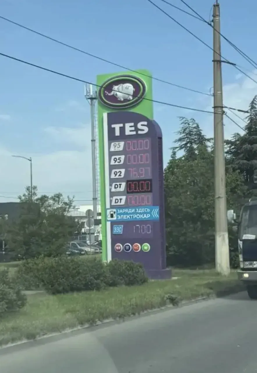 В окупованому Севастополі паливний колапс - бензину та дизелю майже немає, гауляйтер скиглить