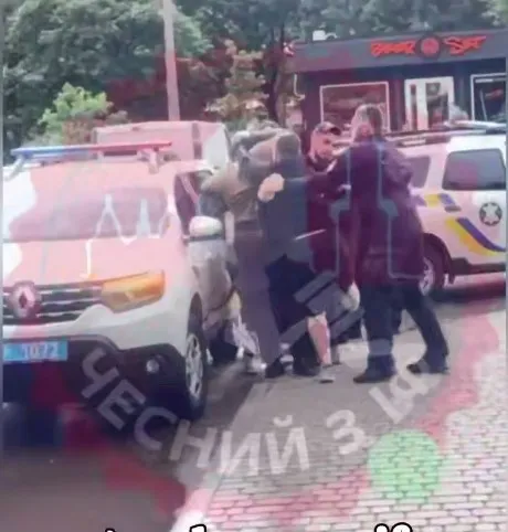 ветеран втрутився в затримання чоловіка ветеран втрутився в затримання чоловіка
