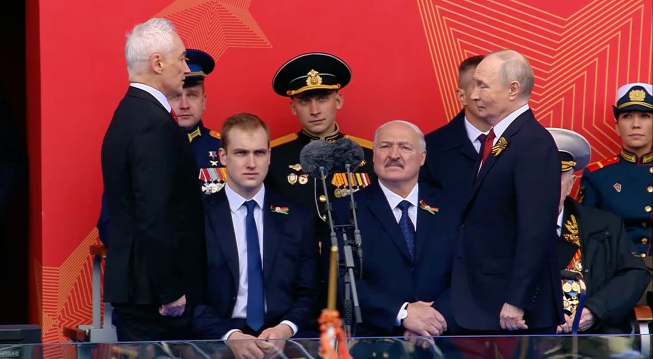 Белоусов наиболее приближенный к Путину человек, он открывал парад страха правителя РФ Белоусов наиболее приближенный к Путину человек, он открывал парад страха правителя РФ