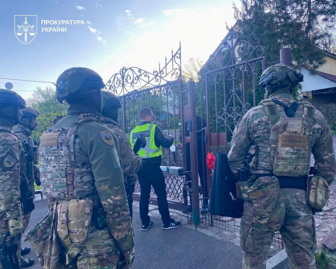 Правоохоронці викрили злочинне угруповання, яке вербувало жінок задля секс-експлуатації через соцмережі