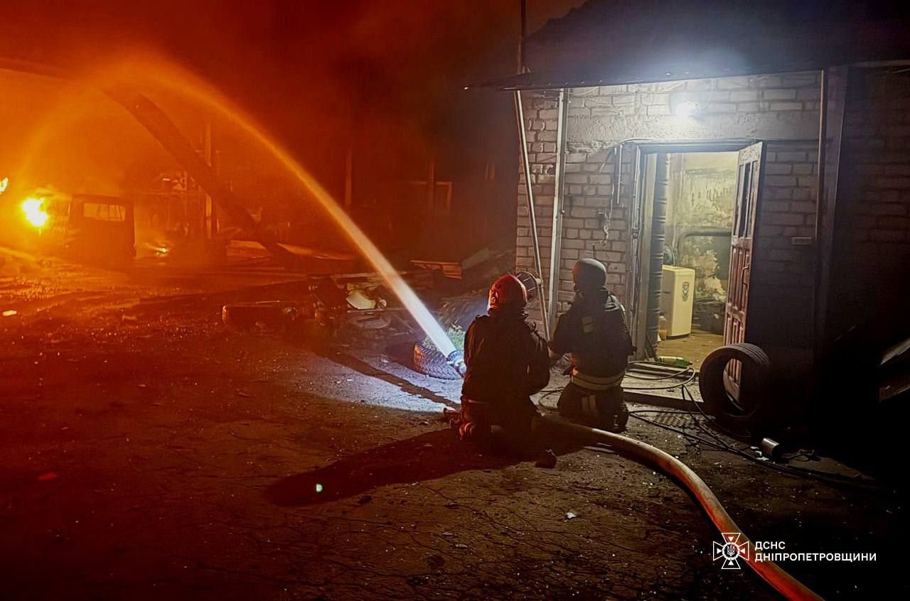 Ворог знову атакував Дніпропетровщину, фото: ДСНС