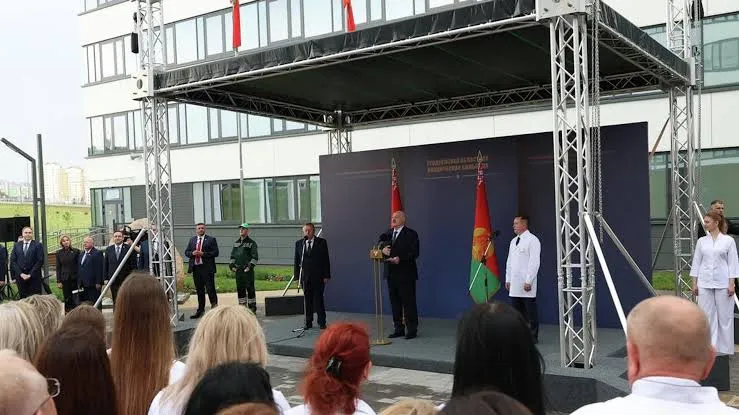 Лукашенко повторив тезу, що буцімто не збирається воювати з Україною Лукашенко повторив тезу, що буцімто не збирається воювати з Україною