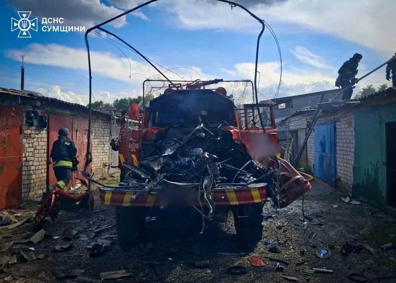 Россияне превратили автомобиль ГСЧС в металлолом. Удар