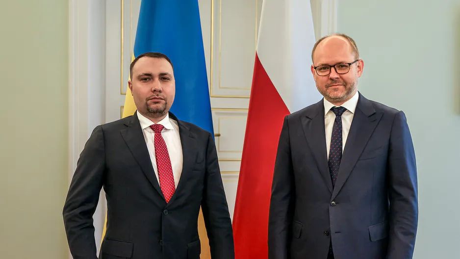 Керівник Офісу президента Зеленського Кирило Буданов і близький соратник президента Кароля Навроцького Марцін Пшидач під час переговорів у Варшаві. Фото: X / Канцелярія президента РП
