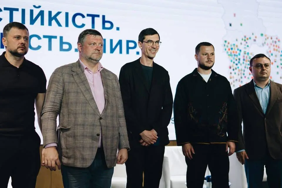 Підтримку ЗСУ й розвиток місцевого самоврядування обговорив перший віцеспікер Олександр Корнієнко 