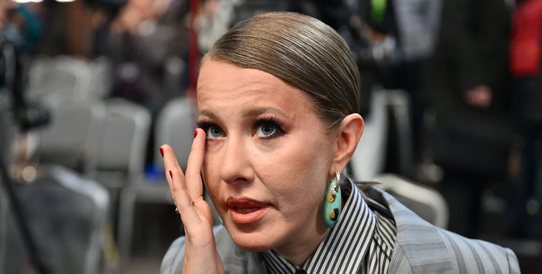 Колись Собчак нібито розділяла погляди Олексія Навального, який говорив, що Крим - не бутерброд", тож і повертати його не слід. Ксенія Собчак