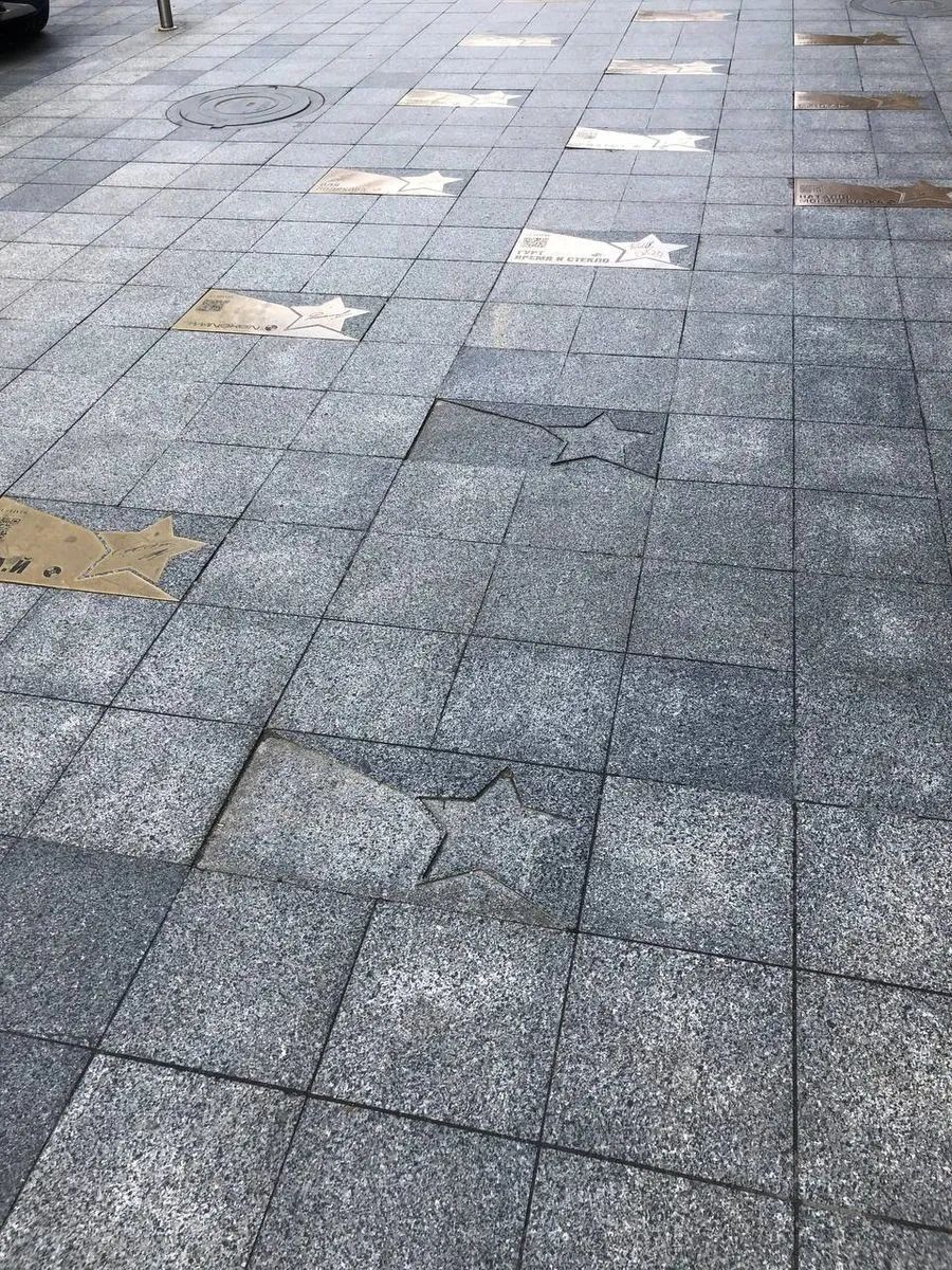 З Алеї зірок біля ТРЦ Gulliver у Києві зникли зірки Потапа і Насті. Алея зірок 1