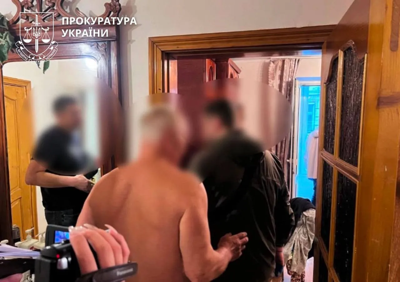 Педофил годами входил в доверие к детям. Педофил
