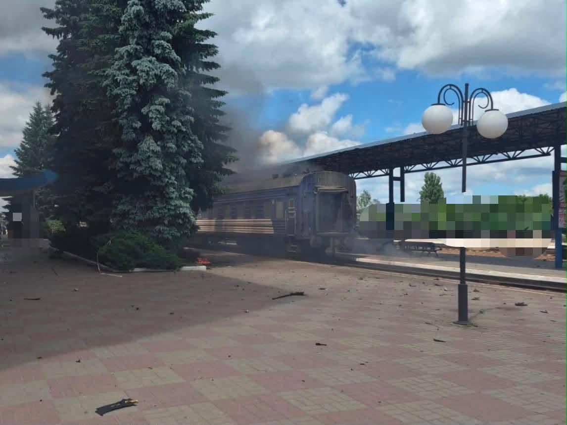 Вагон загорелся после удара с