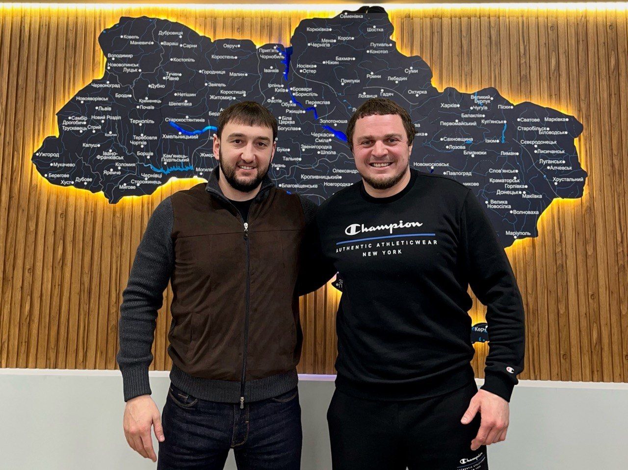 Підтримка спорту й допомога захисникам і медзакладам: що відомо про діяльність фонду "Ба.Лу" та Миколи Кравченка 2