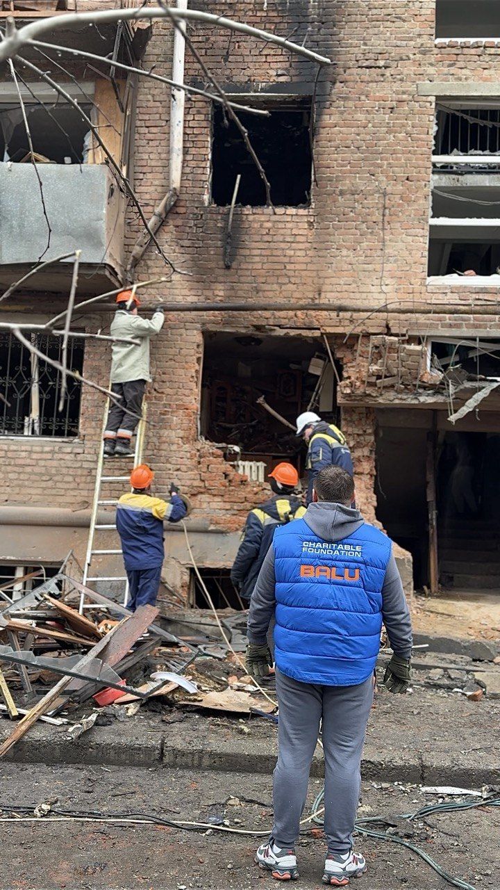 Підтримка спорту й допомога захисникам і медзакладам: що відомо про діяльність фонду "Ба.Лу" та Миколи Кравченка 1