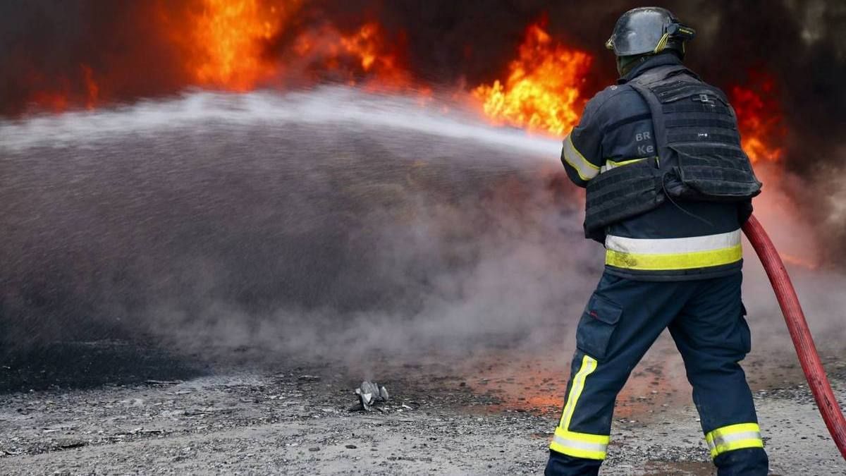 Ліквідація ворожих ударів, фото: ДСНС