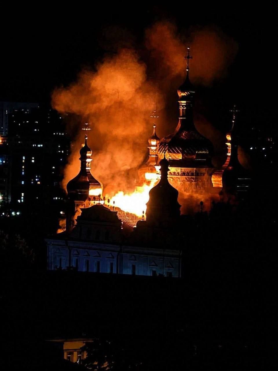 Киевляне уже во время серии ударов ночью увидели, куда попала РФ Киевляне уже во время серии ударов ночью увидели, куда попала РФ