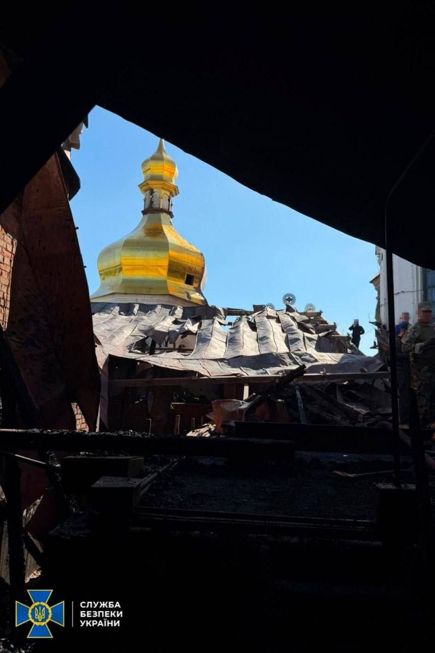 По Києво-Печерській Лаврі вдарив дрон "Герань-2" По Києво-Печерській Лаврі вдарив дрон "Герань-2"