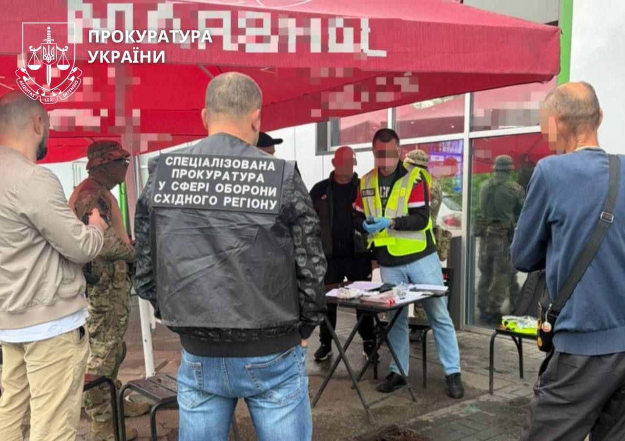 Жінку з інвалідністю використали у схемі виїзду військовозобов’язаного за кордон. Фото: прокуратура Прокуратура схема
