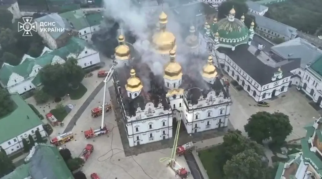Через російський удар по Києво-Печерській лаврі горів Успенський собор – церква, чия історія почалася ще в ХІ столітті Через російський удар по Києво-Печерській лаврі горів Успенський собор – церква, чия історія почалася ще в ХІ столітті