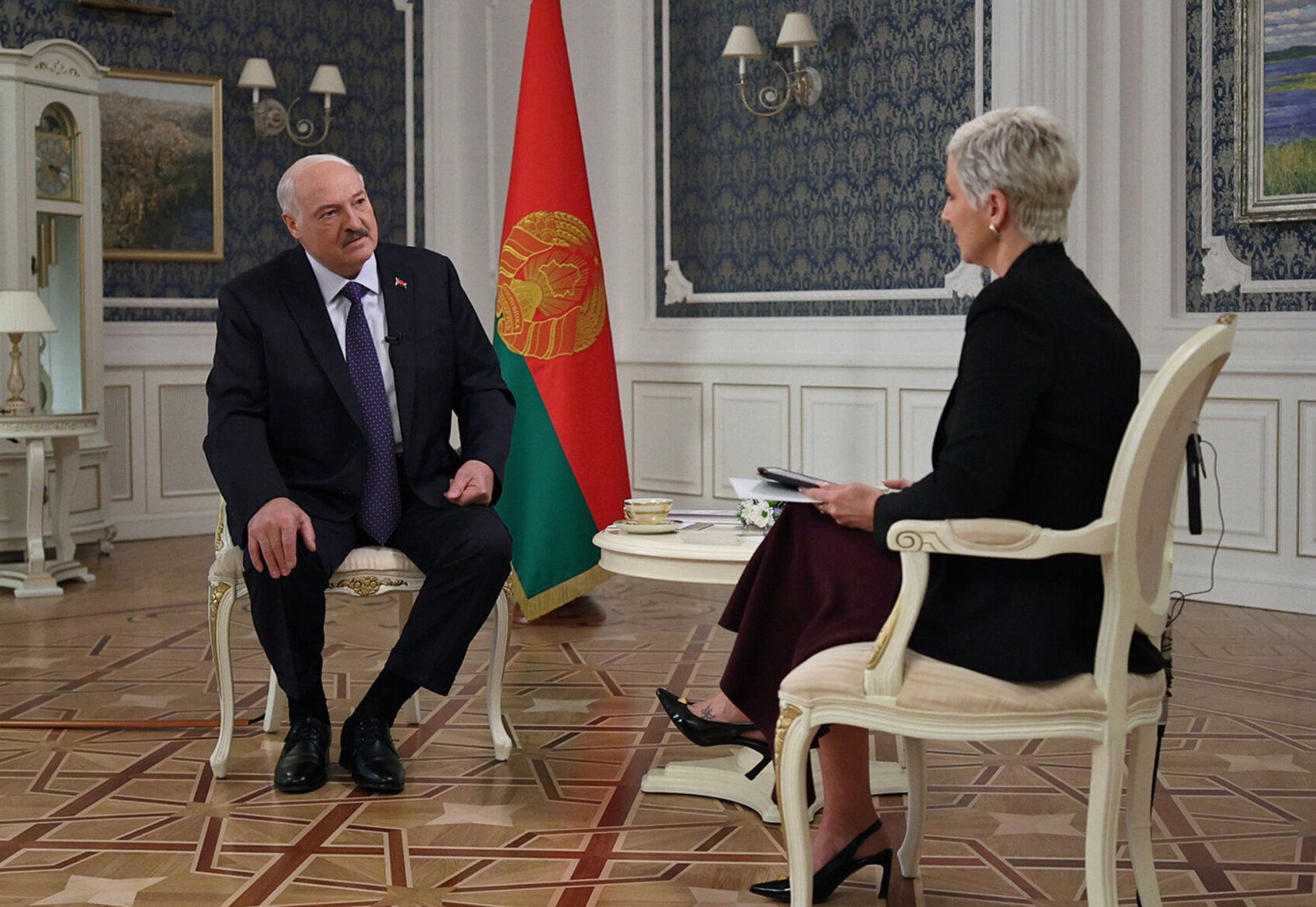 Лукашенко во время интервью Лукашенко во время интервью