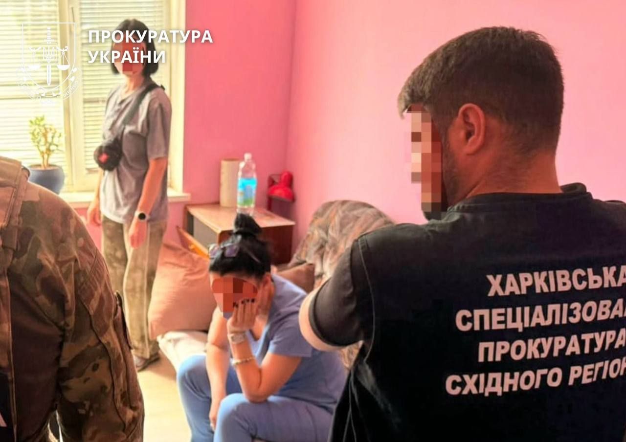 Врач за взятку предлагал оформить фиктивные документы. Врач