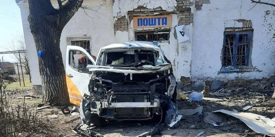 Враг уничтожает автомобили Укрпочты
