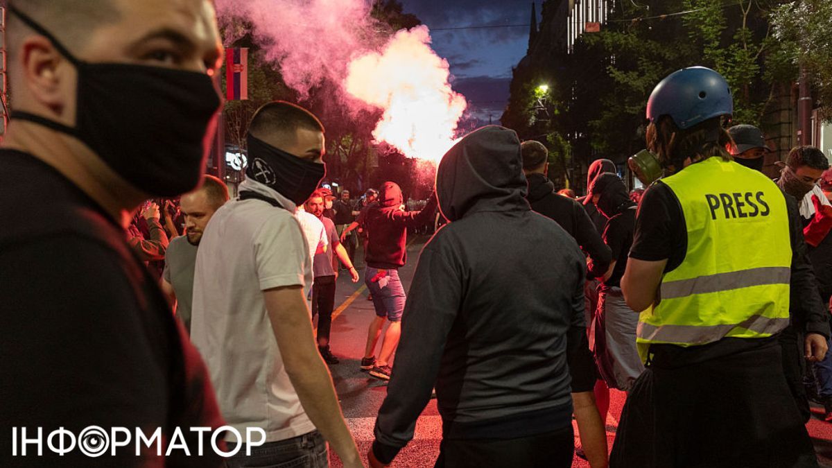 В Сербии тысячи людей вышли на протест и потребовали досрочных выборов