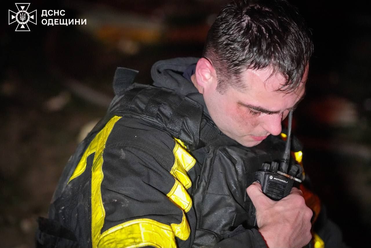 Спасатель на месте пожара Спасатель на месте пожара