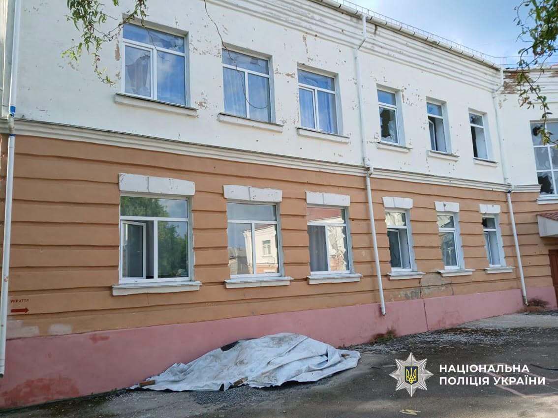 Враг продолжает бить по Черниговщине, фото: Национальная полиция Украины Враг продолжает бить по Черниговщине, фото: Национальная полиция Украины