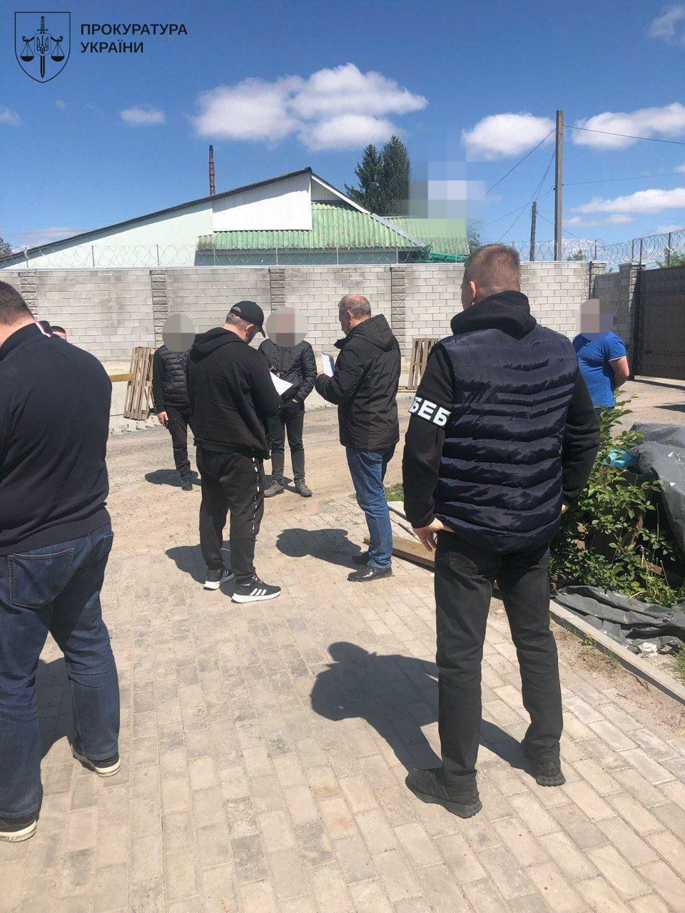 2,3 млрд грн несплаченого акцизу до бюджету, підроблені марки, контрабанда в ЄС Контрабанда до ЄС і 2,3 млрд грн повз бюджет - ексдиректору тютюнового підприємства повідомили про підозру 1