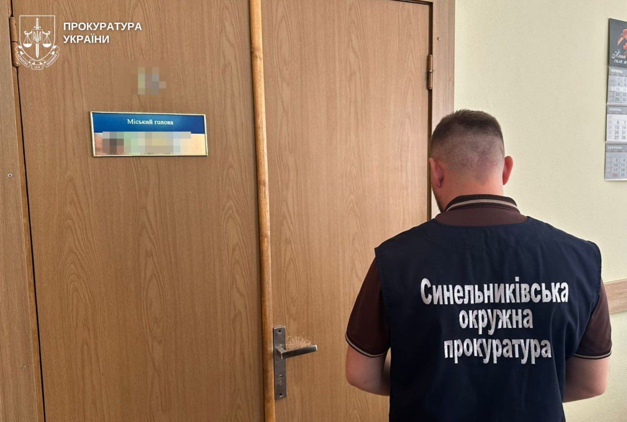 Почти 5 млн грн убытков бюджета при закупке жилья для ГБСТ – в Днепропетровской области сообщено о подозрении городскому голове и служащей соцслужбы, фото: Офис Генерального прокурора Почти 5 млн грн убытков бюджета при закупке жилья для ГБСТ – в Днепропетровской области сообщено о подозрении городскому голове и служащей соцслужбы, фото: Офис Генерального прокурора