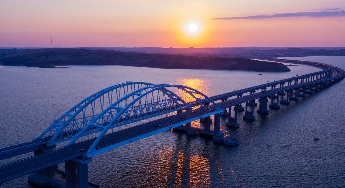Крымский мост пока стоит Крымский мост пока стоит