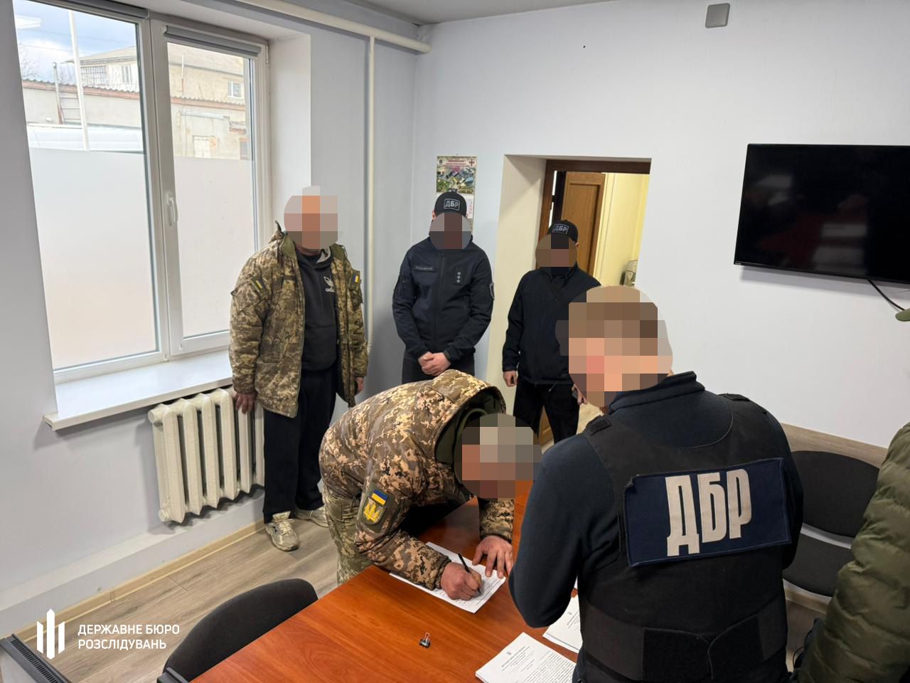 Закривали у підвалі та катували чоловіка: за матеріалами ДБР судитимуть керівництво РТЦК та СП на Миколаївщині ДБР ТЦК мобілізація підозра