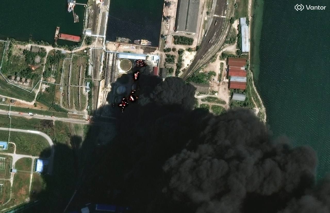 Пожар на нефтебазе в Керчи, 20 июня 2026 года Пожар на нефтебазе в Керчи, 20 июня 2026 года