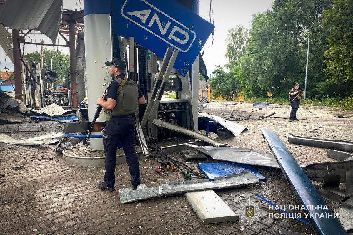 Враг бьет по АЗС, фото: Национальная полиция Украины